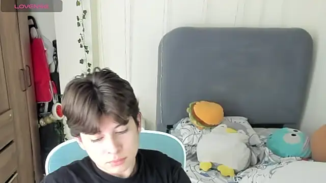 Snapshot of Felixzyn chatting on June 18, 2026, 7:30 pm Felixzyn online show from June 18, 2026, 7:30 pm