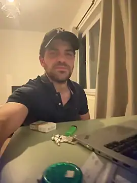 andreadgllll online show from April 23, 2026, 12:06 am