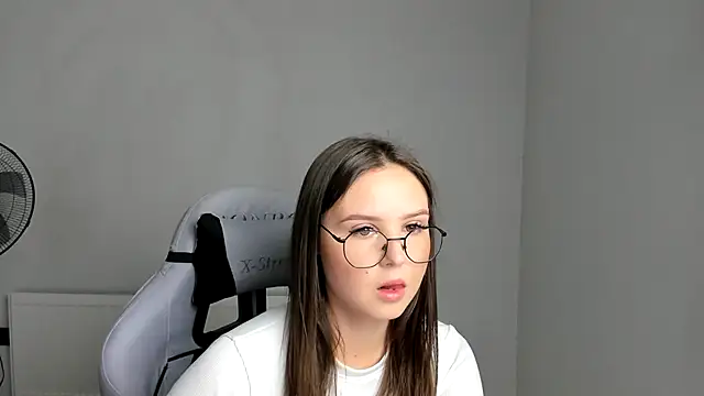 Regina cute  online show from June 28, 2026, 6:20 am