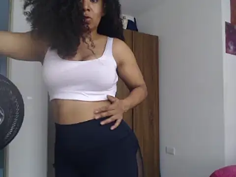 Snapshot of Mellb_ chatting on May 5, 2026, 8:23 pm Mellb online show from May 5, 2026, 8:23 pm