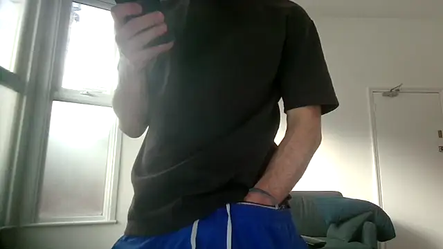 Snapshot of frenchbdmaninlondon chatting on May 6, 2026, 6:01 pm frenchbdmaninlondon online show from May 6, 2026, 6:01 pm