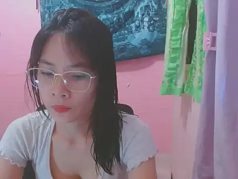 Snapshot of Sweetsexylady19 chatting on July 14, 2026, 6:18 am Sweetsexylady19 online show from July 14, 2026, 6:18 am