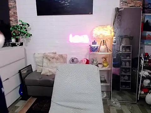 marlonmoreno01 online show from April 25, 2026, 11:24 am