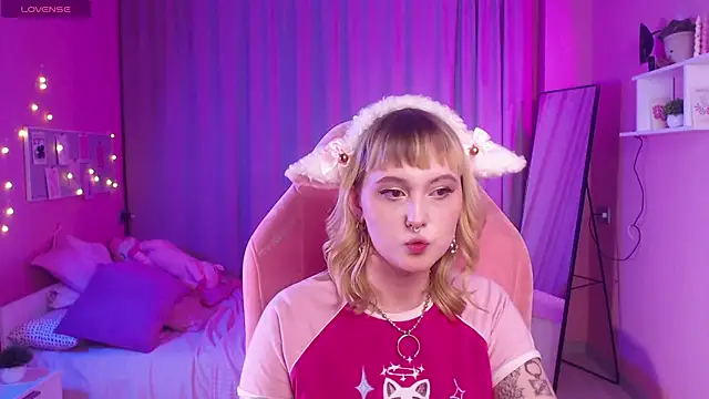 Emma Thomps online show from April 27, 2026, 3:10 pm