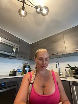 Snapshot of Karen_Luxe chatting on May 20, 2026, 7:55 pm Karen Luxe online show from May 20, 2026, 7:55 pm