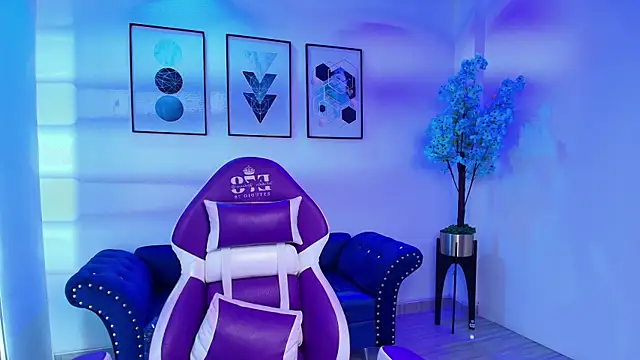 Naia trendy online show from May 13, 2026, 7:32 pm