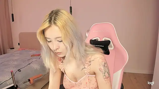 kitsuneari online show from May 6, 2026, 5:33 am