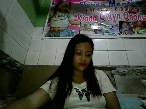 juicyredt online show from June 17, 2026, 3:28 am