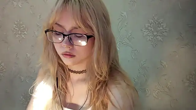 Snapshot of DelicaBrome chatting on July 8, 2026, 11:33 am DelicaBrome online show from July 8, 2026, 11:33 am