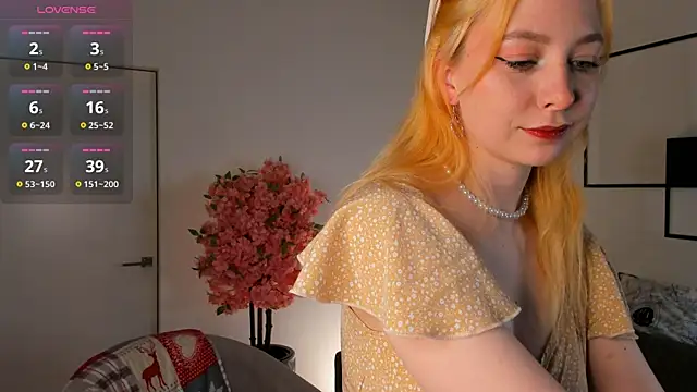 Snapshot of TwinkleFox chatting on April 27, 2026, 2:20 am TwinkleFox online show from April 27, 2026, 2:20 am