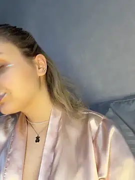 AmeliaLux online show from May 14, 2026, 2:41 am
