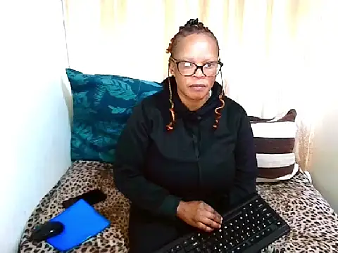 Snapshot of Ebony_Bloom69 chatting on June 22, 2026, 4:42 am Ebony Bloom69 online show from June 22, 2026, 4:42 am