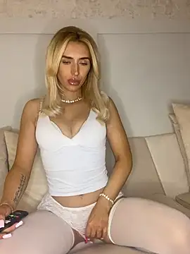Hisnaughtylilthing online show from June 19, 2026, 9:09 pm