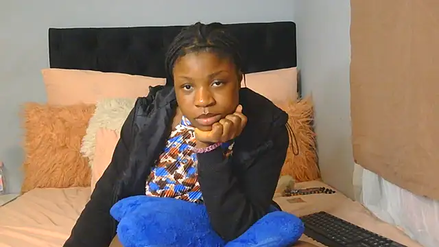 julianaa19 online show from May 20, 2026, 4:59 pm