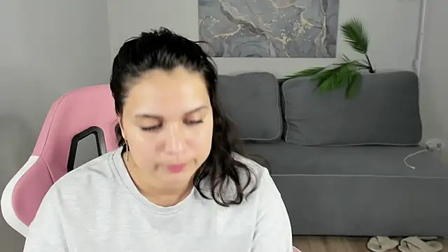 Snapshot of Vivien_Ross chatting on May 18, 2026, 4:12 pm Vivien Ross online show from May 18, 2026, 4:12 pm