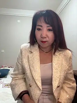 lucy-698 online show from May 3, 2026, 12:20 pm