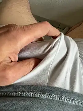 Le-on178 online show from April 27, 2026, 5:00 pm