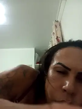 bonequinhalu online show from April 21, 2026, 2:51 am