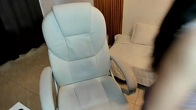 Snapshot of luniksa chatting on May 29, 2026, 11:49 am luniksa online show from May 29, 2026, 11:49 am