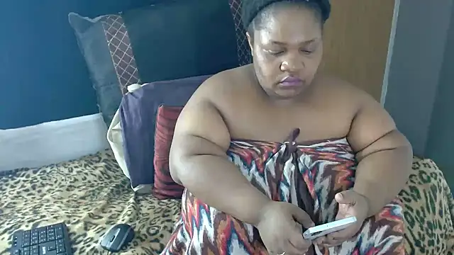 Snapshot of BBWMIDGET40 chatting on June 15, 2026, 11:32 am BBWMIDGET40 online show from June 15, 2026, 11:32 am