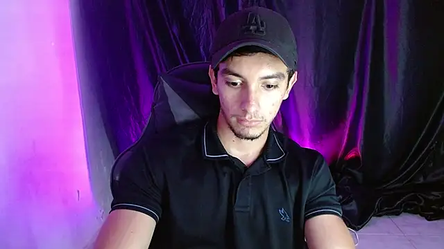 Snapshot of dante_18cm_ chatting on May 8, 2026, 12:36 am dante 18cm online show from May 8, 2026, 12:36 am