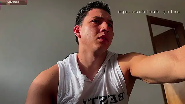 Snapshot of Maxx_valiant chatting on June 3, 2026, 12:17 pm Maxx valiant online show from June 3, 2026, 12:17 pm