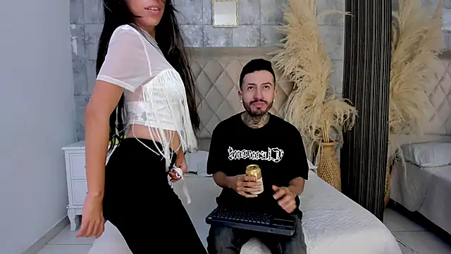 Snapshot of StevenAndLaura chatting on May 30, 2026, 12:28 am StevenAndLaura online show from May 30, 2026, 12:28 am