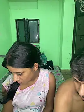 hot-couple-0 online show from June 28, 2026, 11:38 am