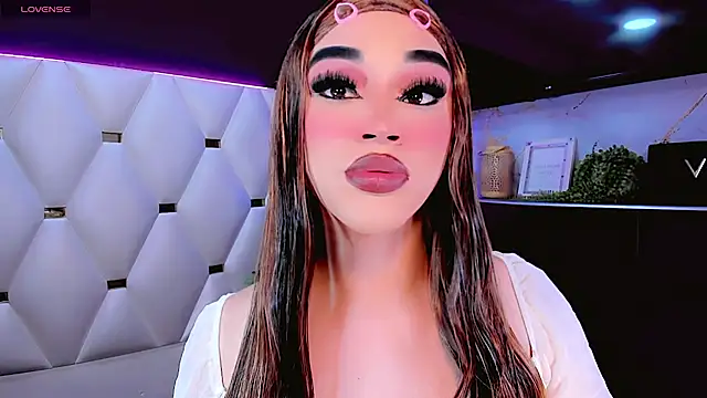 Snapshot of Camila_Vasquezz1 chatting on June 16, 2026, 11:10 am Camila Vasquezz1 online show from June 16, 2026, 11:10 am