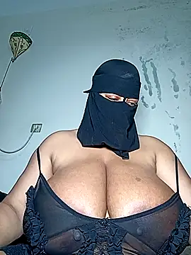 Snapshot of Loly_mor26 chatting on May 15, 2026, 4:43 am Loly mor26 online show from May 15, 2026, 4:43 am