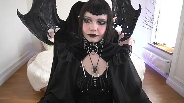OutfitObsession online show from May 1, 2026, 1:38 pm