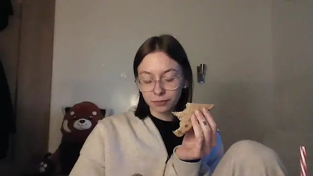 JuicyErika online show from May 14, 2026, 7:44 pm