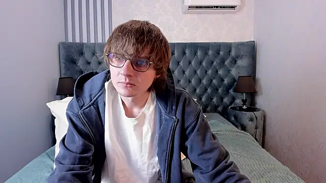 TaylerBev online show from April 24, 2026, 5:09 am