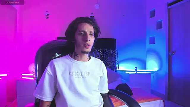 Vergil Noir  online show from April 22, 2026, 5:36 am