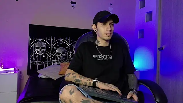 Snapshot of Vergil_Noir_ chatting on June 4, 2026, 4:06 am Vergil Noir online show from June 4, 2026, 4:06 am