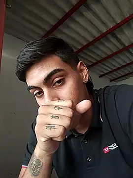 hot latinox online show from April 21, 2026, 3:29 pm