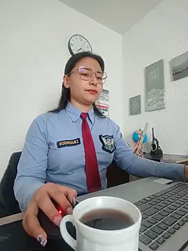 Snapshot of Queen_linda1 chatting on May 18, 2026, 12:21 pm Queen linda1 online show from May 18, 2026, 12:21 pm