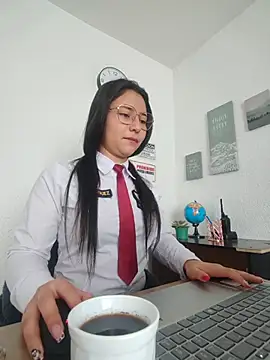 Snapshot of Queen_linda1 chatting on May 11, 2026, 12:28 pm Queen linda1 online show from May 11, 2026, 12:28 pm
