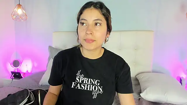 Snapshot of Alessia_blaze chatting on May 13, 2026, 6:09 am Alessia blaze online show from May 13, 2026, 6:09 am