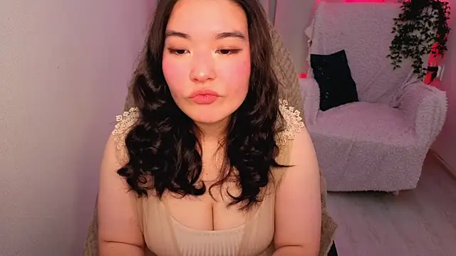 MomoRins online show from May 1, 2026, 9:31 pm