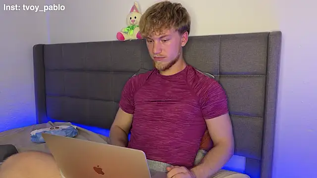 Snapshot of pavelrey chatting on April 26, 2026, 8:28 pm pavelrey online show from April 26, 2026, 8:28 pm