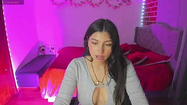 isabella monntolvo online show from April 29, 2026, 10:49 pm