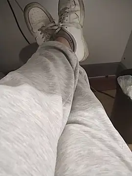 Snapshot of Cuginetti chatting on May 22, 2026, 11:41 am Cuginetti online show from May 22, 2026, 11:41 am