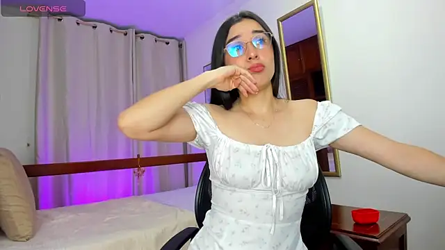 Elisabetta Amour online show from May 8, 2026, 9:57 am