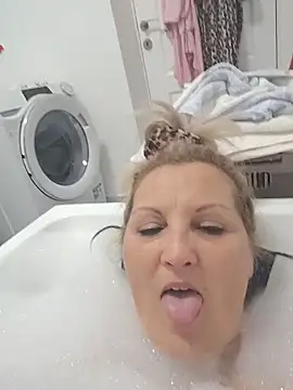 Divineblond online show from March 14, 2026, 6:47 pm