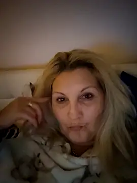 Divineblond online show from December 17, 2025, 8:36 pm