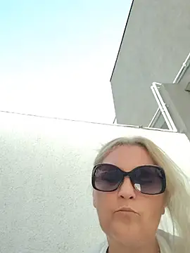 Snapshot of Divineblond chatting on July 10, 2026, 6:08 pm Divineblond online show from July 10, 2026, 6:08 pm