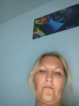 Divineblond online show from May 29, 2026, 7:31 pm