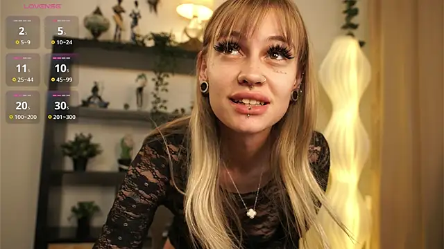 Snapshot of Eva_ngelion_ chatting on July 1, 2026, 4:18 pm Eva ngelion online show from July 1, 2026, 4:18 pm
