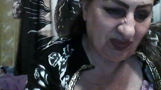 Snapshot of LoaqLovew chatting on June 3, 2026, 7:42 am LoaqLovew online show from June 3, 2026, 7:42 am